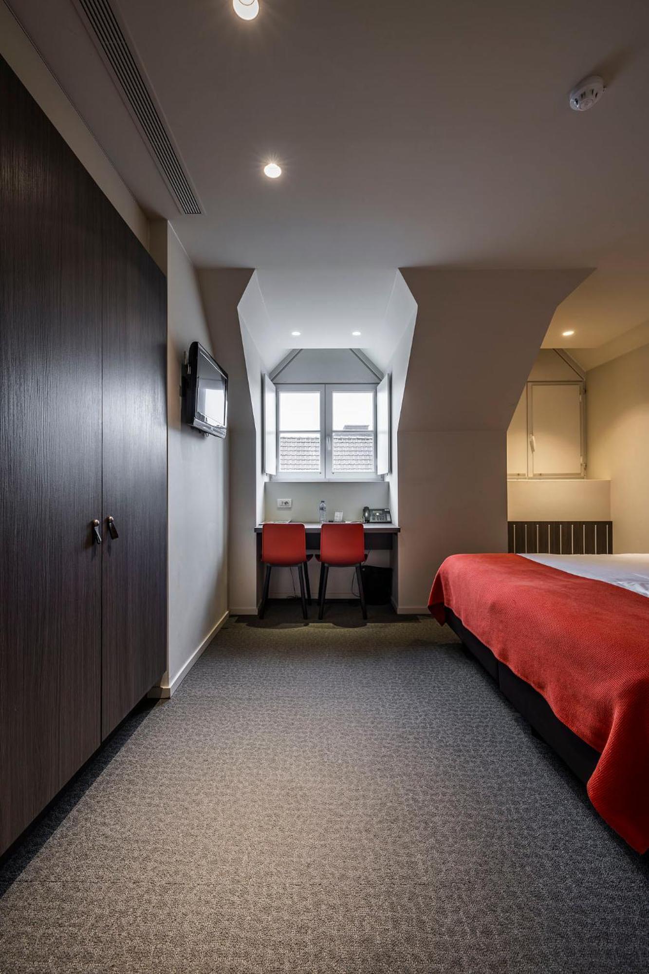 Square Hotel 3*